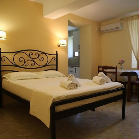 La Casa Di Nonna Apartment Qeparo Ngoại thất bức ảnh